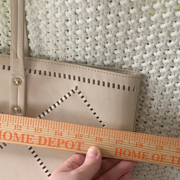 WITH 212 Women’s Cream/Beige Tote or Laptop Bag w/Diamond Pattern Perforation - Picture 9 of 14